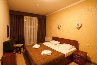 Отель Maria Garden hotel & restaurant Ивано-Франковск Улучшенный двухместный номер с 1 кроватью-5